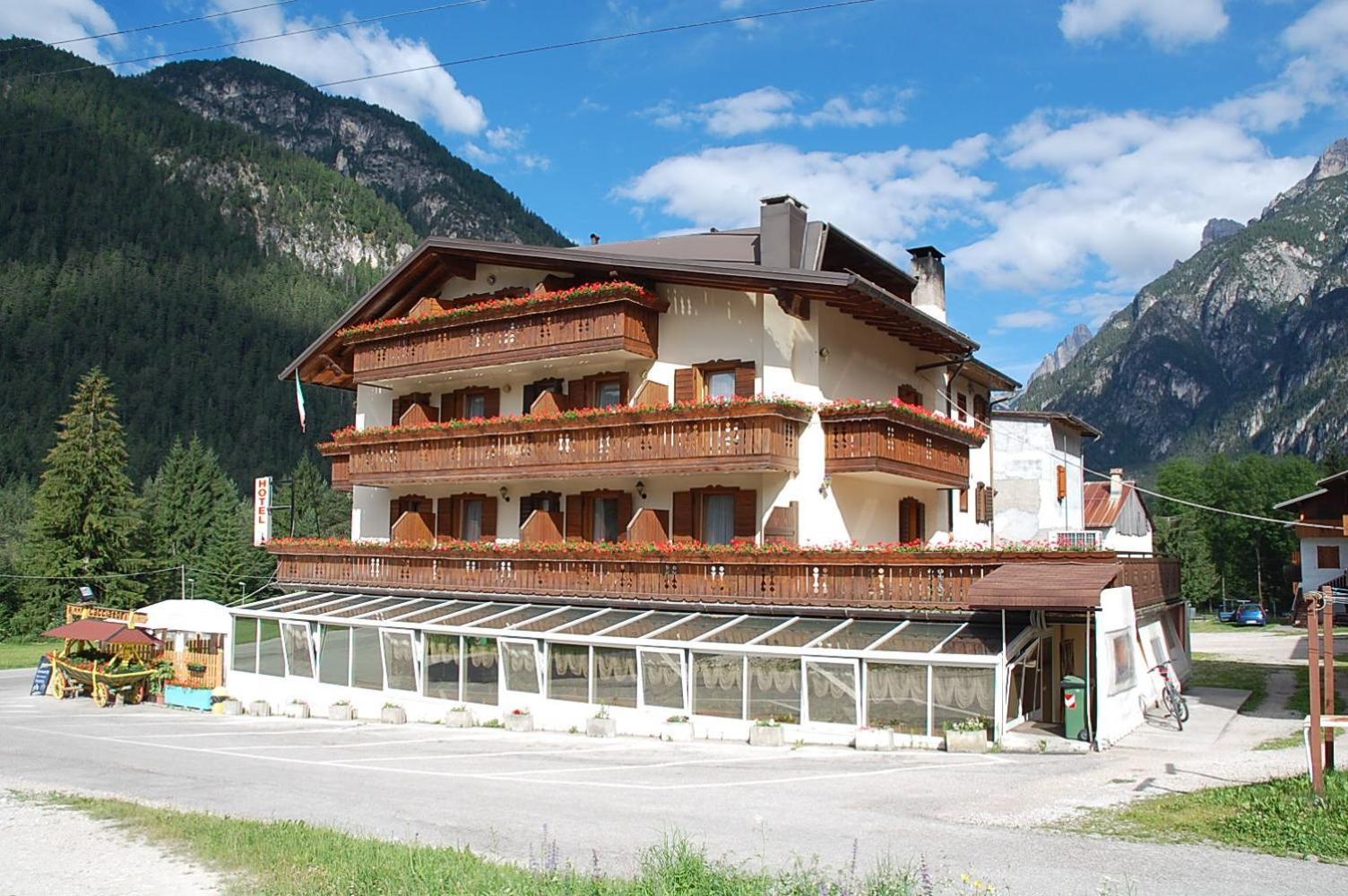 Albergo Ristorante Cacciatori Auronzo di Cadore Bagian luar foto